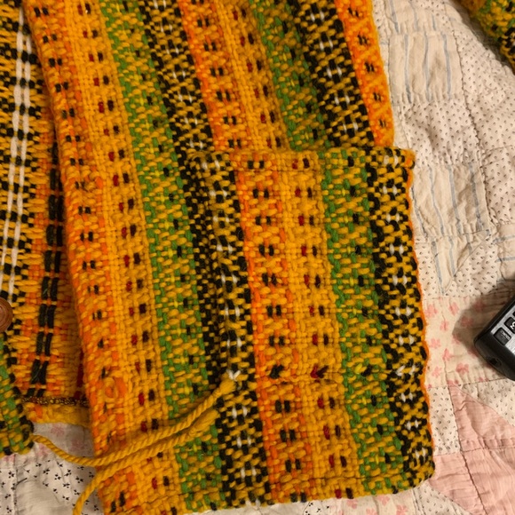 Vintage 100% wool crochet jacket Made in Ecuador does not have sewn button holes - Picture 4 of 4